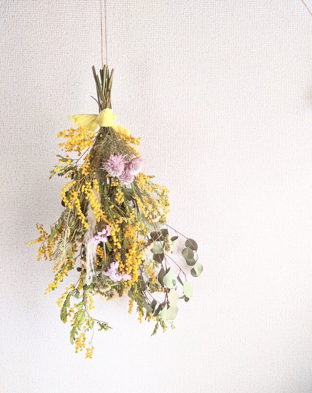 自家栽培ハーブのミモザとユーカリとスターチスの大きなドライフラワースワッグ