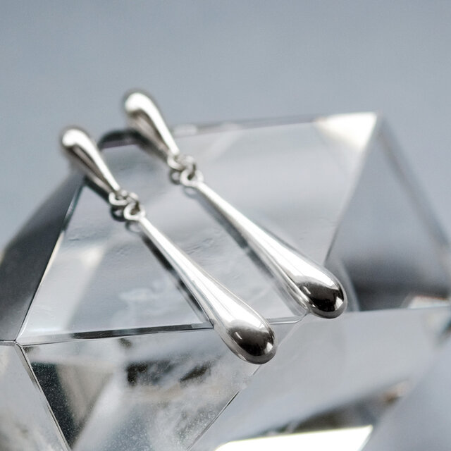 雨粒 しずく ゆれる ピアス シルバー925