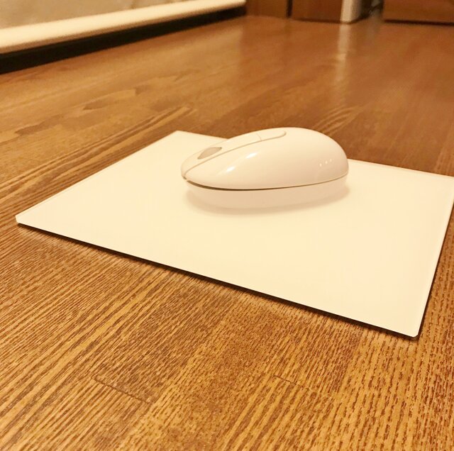 ガラスマウスパッド / マットホワイト | iichi 日々の暮らしを ガラスマウスパッド / マットホワイト | iichi 日々の暮らしを