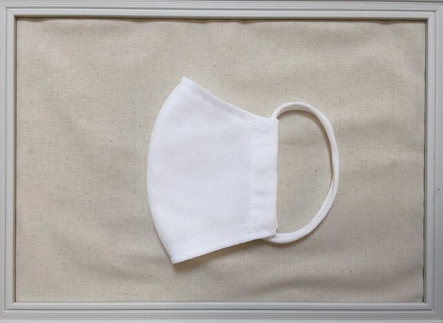 お肌にやさしい白色立体マスク 大人用 送料無料 ダブルガーゼ使用の画像1枚目