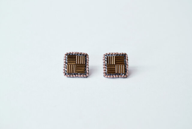 tile(L)刺繍ピアス(イヤリング) brownの画像1枚目