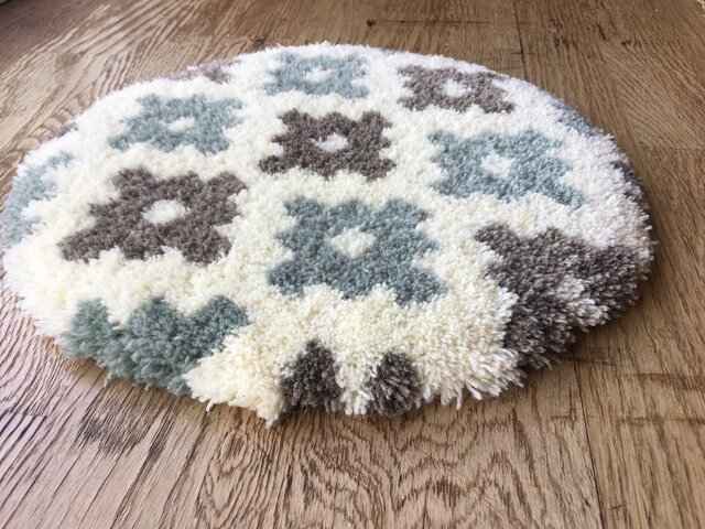 ウールの椅子敷 | iichi 日々の暮らしを心地よくするハンドメイドや