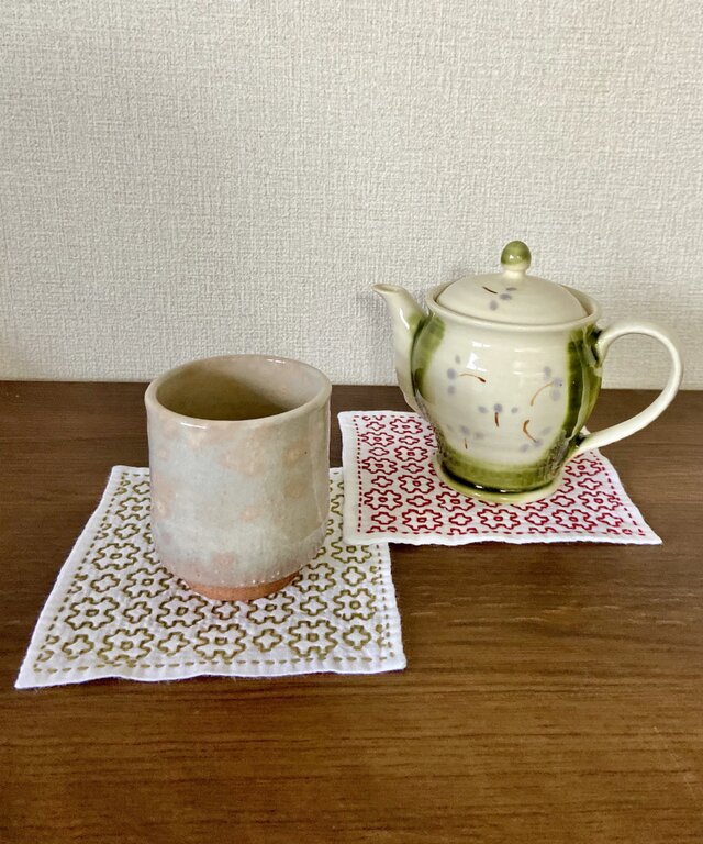 mari刺し子ふきん(ミニミニ) 刺し子♡ふきんミニ (井桁／赤・苔色) | iichi 日々の暮らしを
