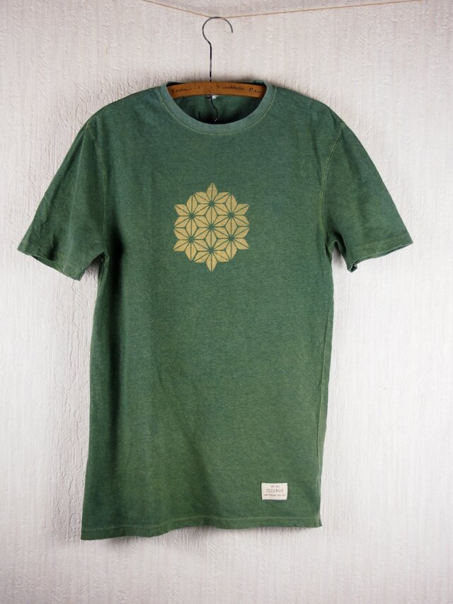 草木染 ヘンプ/オーガニックコットンのTシャツ 麻の葉 緑 メンズMサイズの画像1枚目