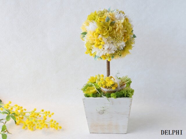 ミモザと紫陽花のトピアリー(花かごに摘んで)【プリザーブドフラワー】お誕生日祝い 開店祝い 新築祝い 母の日ギフトの画像1枚目
