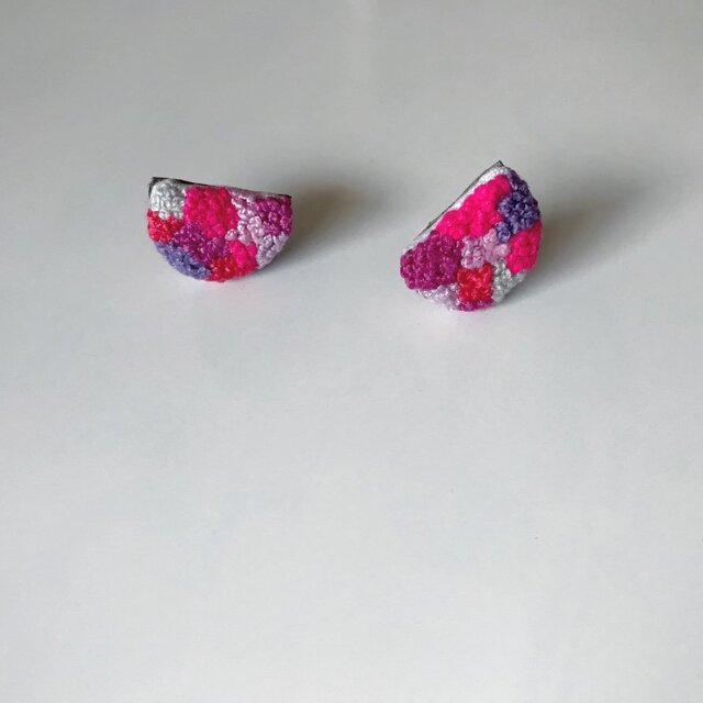 プラムのピアス