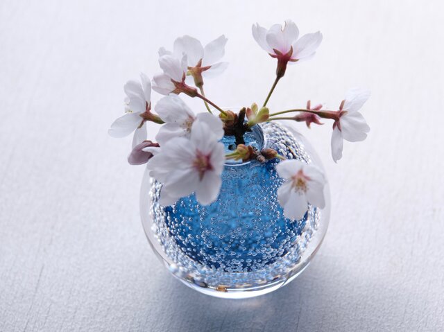 泡の一輪挿（スチールブルー） | iichi 日々の暮らしを心地よくする