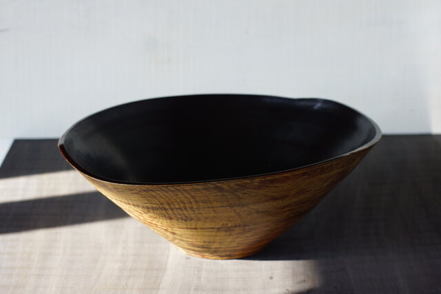 内鉄染側白絣摺漆歪大鉢 ナラ 32.5cm x 12.5cmの画像1枚目