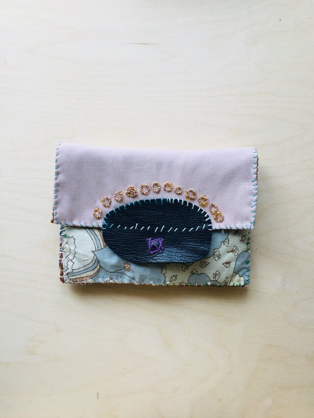 1051　中財布　ハンドメイド　手縫い　刺繍　ビーズ