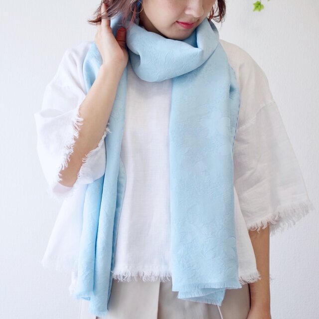 【ギフトに人気】フィルタンゴストール 春待ち桜柄　サックスブルー　京都、丹後の絹織物、洗えるシルクストール。