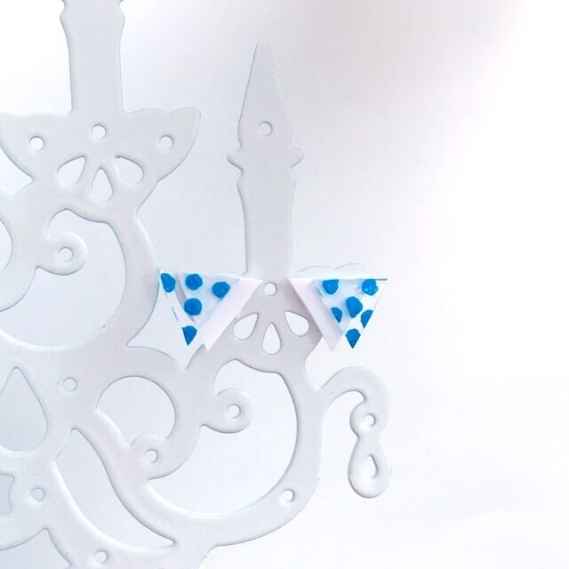 スケルトンblue水玉三角ピアス/イヤリングの画像1枚目