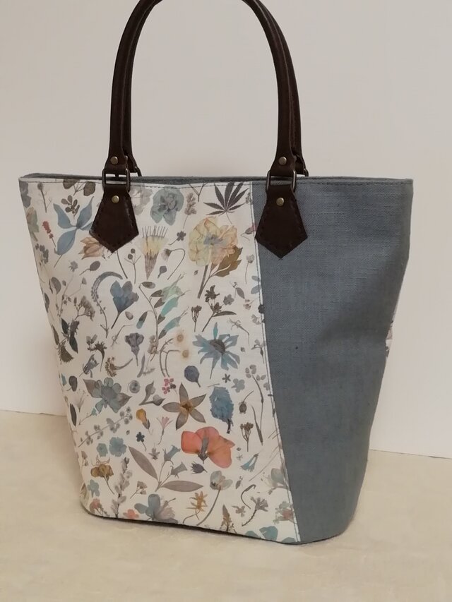バケツ型トートバック(サックス・花柄)の画像1枚目