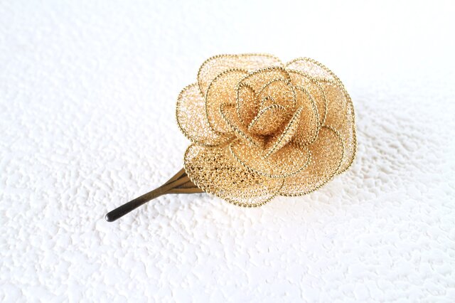 アンティークブローチ　イタリアハンドメイド　一点物 　ゴールドの薔薇 薔薇のブローチ（一葉・ゴールド） | iichi 日々の暮らしを