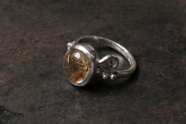 ルチルクォーツのリング | iichi 日々の暮らしを心地よくする