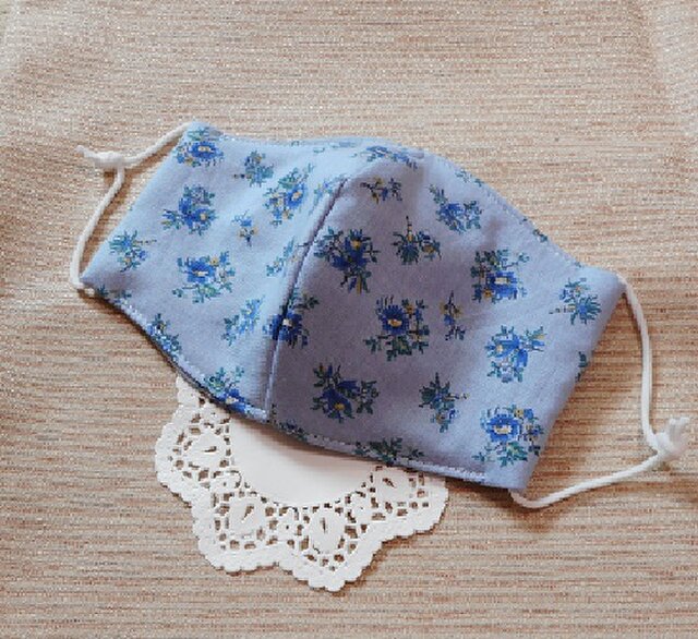 Sold☆在庫少なめ☆4層立体マスク(サックス×小花)コットン100%の画像1枚目