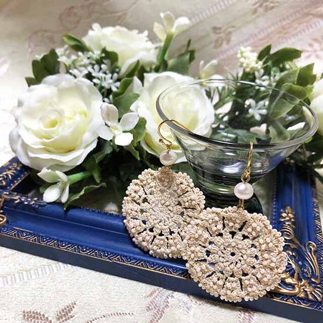 万華鏡　ピアス（イヤリング）クリーム色