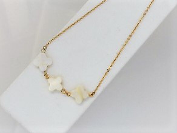 【ネックレス】クロスカット白蝶貝3ミルキー・金の画像1枚目