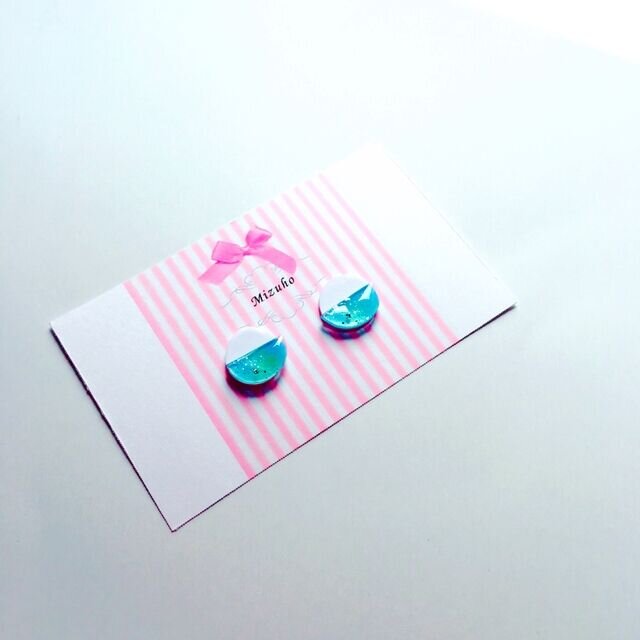 青グラデーションキラキラ半円ピアス/イヤリングの画像1枚目