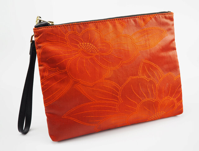 着物リメイクポーチ ‐紅樺‐ | iichi 日々の暮らしを心地よくする