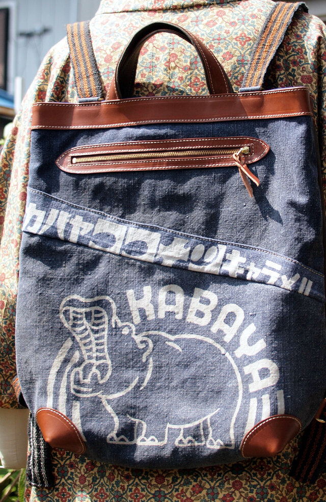 革職人が作る、本格藍染の前掛けバッグ「カバヤココナッツキャラメル」３WAYリュックの画像1枚目