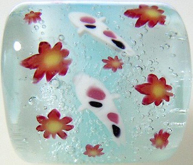 とんぼ玉帯留め 錦鯉に紅葉の画像1枚目