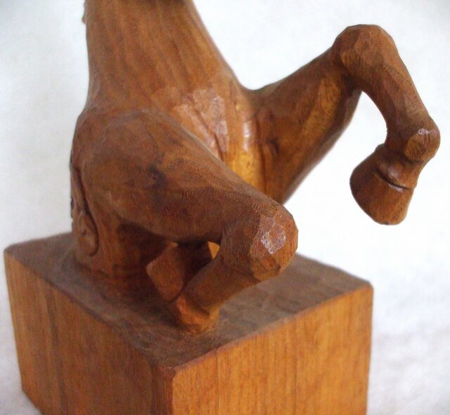 【木彫り】躍動感ある2頭の馬の置物／ハンドメイド彫刻／インテリア雑貨 ☆炎の馬☆木彫り置物☆送料無料☆ | iichi 日々の暮らしを心地よく