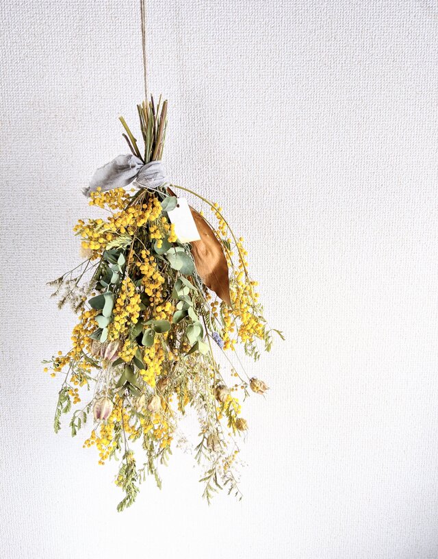 母の日に！自家栽培ハーブのミモザとニゲラとユーカリのちょっと大きなドライフラワー・スワッグ