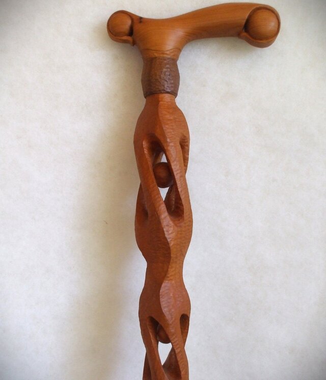 ★一位（イチイ）材で制作した彫刻ステッキ★訳あり値下げ品★