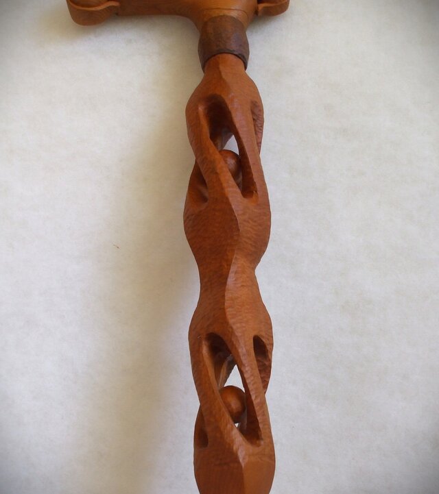 【希少・縁起物】木彫り 魚モチーフ ステッキ 杖 木製 ハンドメイド 彫刻 ☆一位（イチイ）材で制作した彫刻ステッキ☆訳あり値下げ品☆ | iichi