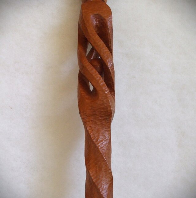 【希少・縁起物】木彫り 魚モチーフ ステッキ 杖 木製 ハンドメイド 彫刻 ☆彫刻ステッキ☆全て一位（イチイ）材☆ | iichi 日々の暮らしを