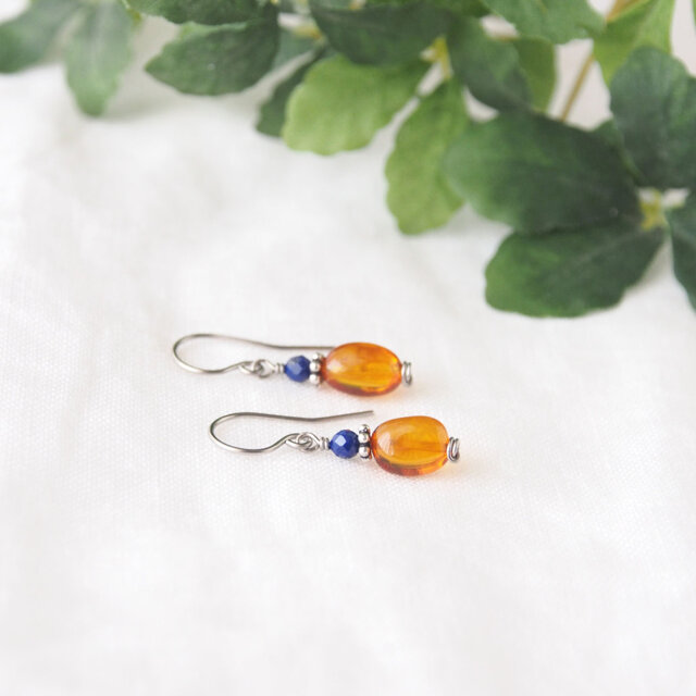 Amber×Blue Pierce | iichi 日々の暮らしを心地よくするハンドメイドや