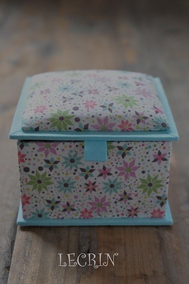リバティ Menasse カルトナージュBoxの画像1枚目