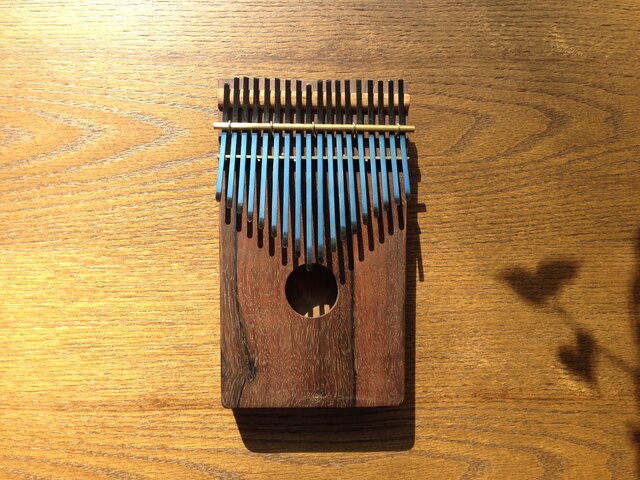 カリンバ(中)カリマンタンエボニー18keysの画像1枚目