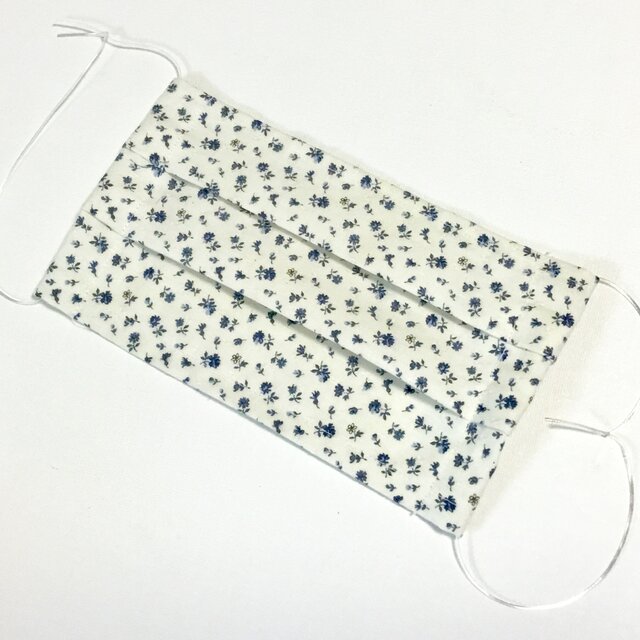 ブルーの小花のプリーツマスク