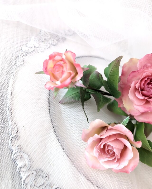 クレイフラワー✨ロココ調薔薇❁染め花布花❁クレイフラワー❁ハンドメイド クレイフラワー✨ロココ調薔薇❁染め花布花❁クレイフラワー