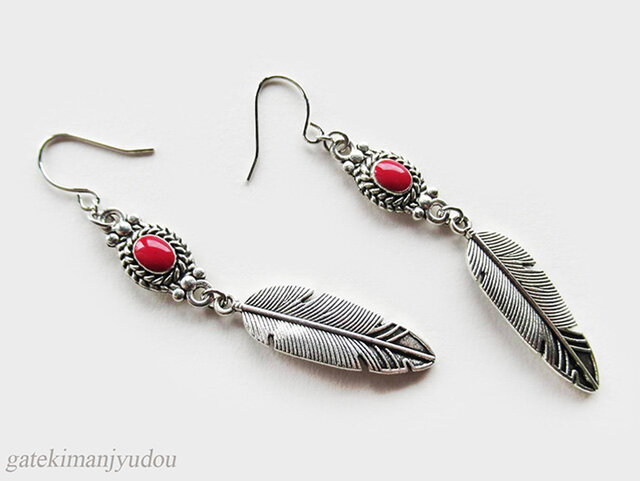 フェザー×レッド◇ピアス【イヤリング等変更可】の画像1枚目
