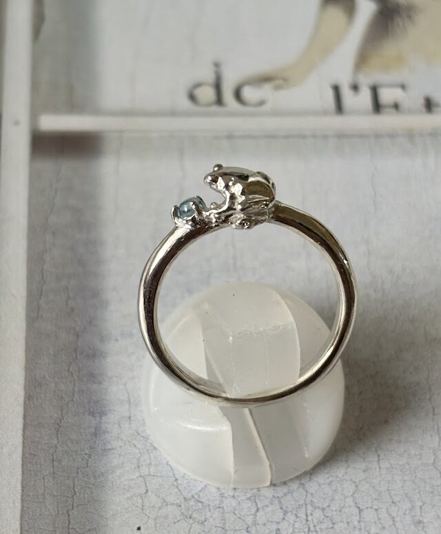 カエル シルバー925リング アクアマリン silver 3月のカエル アクアマリンと小さなカエルの指輪 | iichi 日々の暮らし