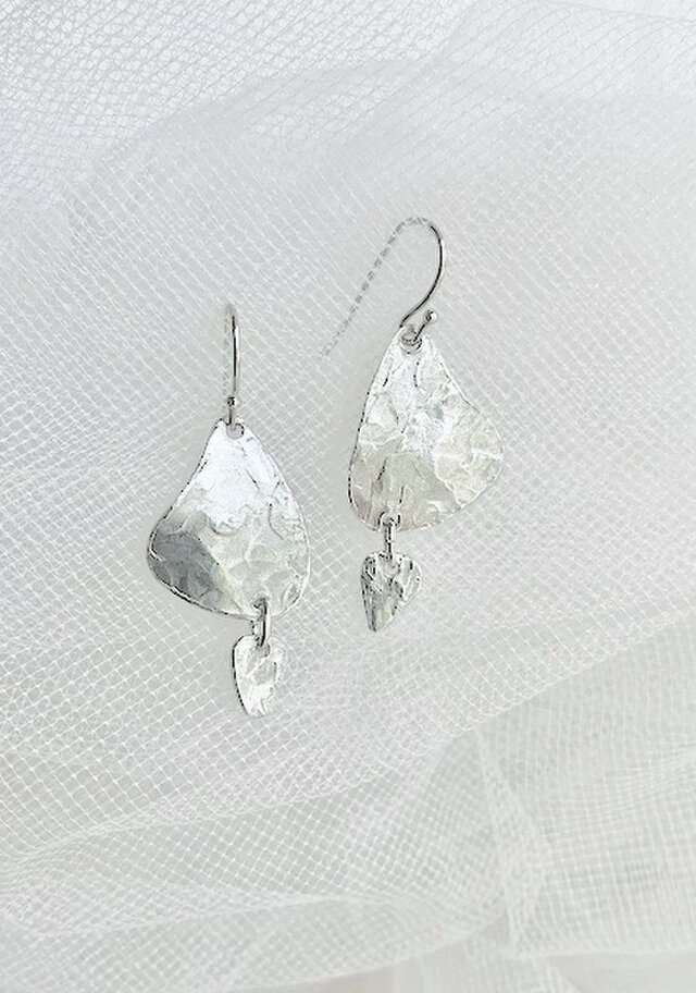 錫のピアス/イヤリング・しずくの画像1枚目