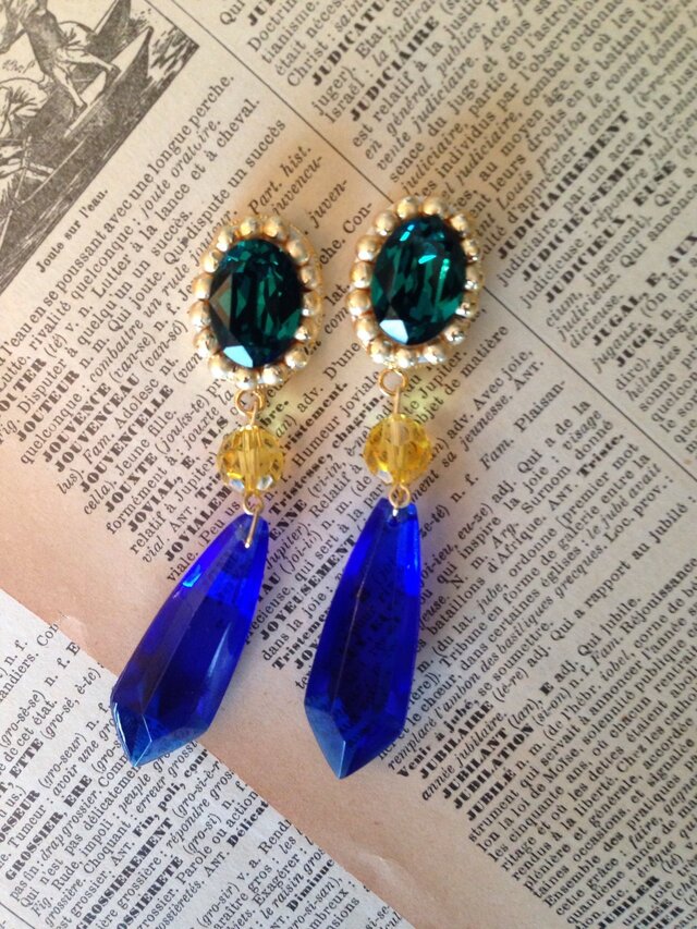 blue acrylic stone pierceの画像1枚目
