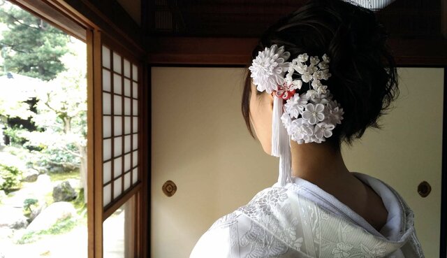 つまみ細工の花嫁さんの画像1枚目