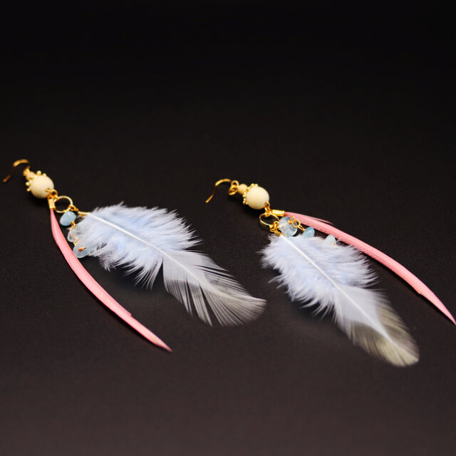 〜ゆらりふわふわ〜青い風【フェザー／羽根・ピアス／イヤリング】