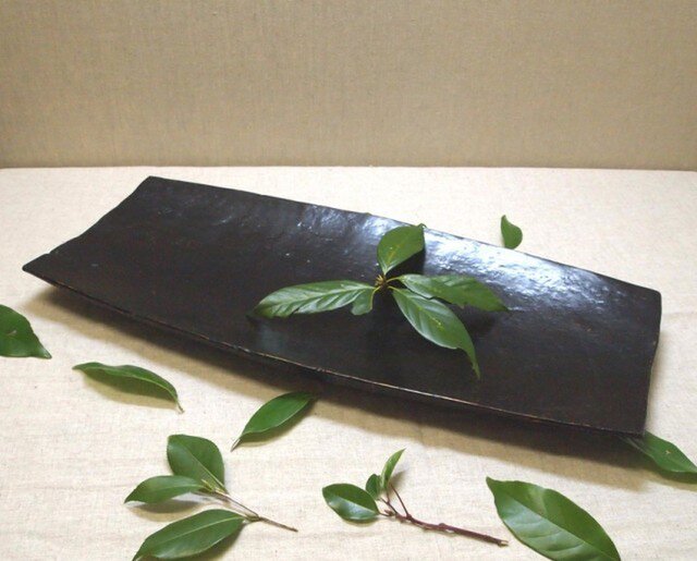 拭き漆栃大角皿の画像1枚目