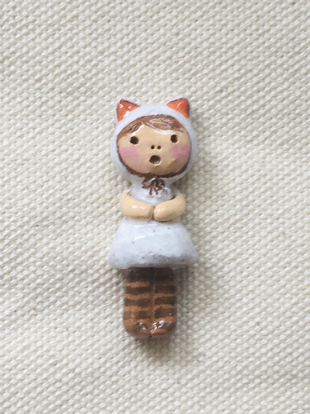 ブローチ【ねこ服】の画像1枚目