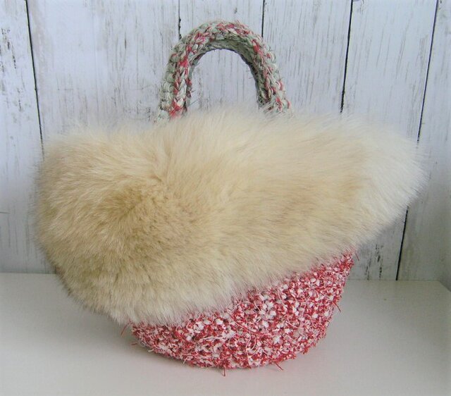 ¶ new antique fur ¶ 裂き編みバッグ with ボリューム感たっぷりブルーフォックスファーの画像1枚目
