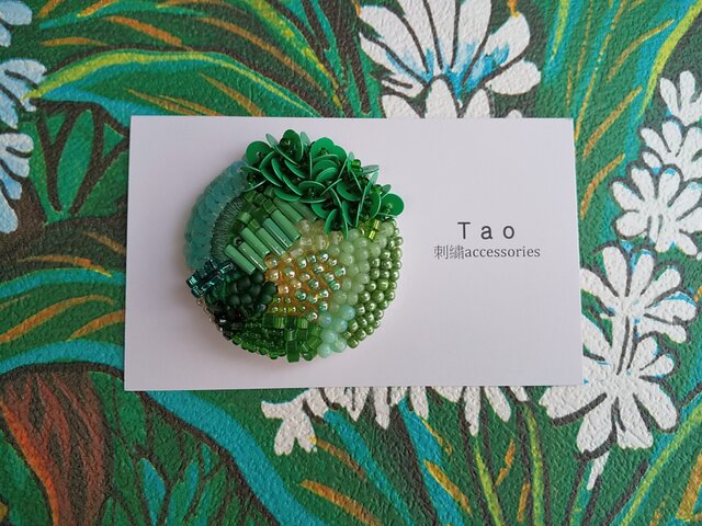 刺繍ブローチ Circle Botanicalの画像1枚目