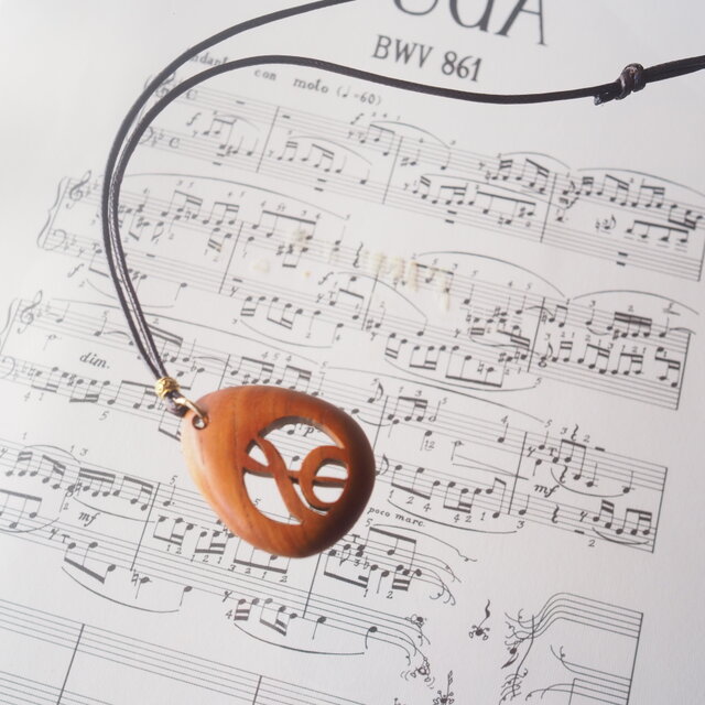 ト音記号の木製ペンダント | iichi 日々の暮らしを心地よくする