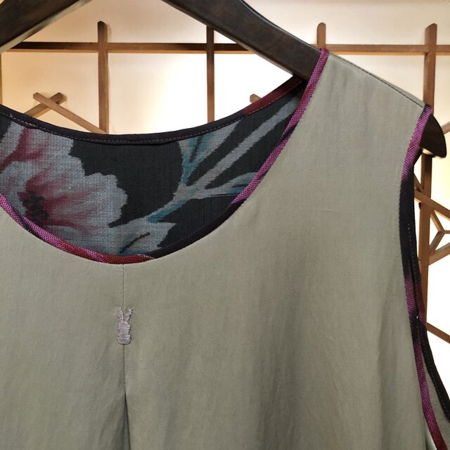 うさぎのナチュラルワンピース045（綿レーヨン・ベージュ）銘仙リメイク 古布 ノースリーブ ゆったり ロング 大人可愛い