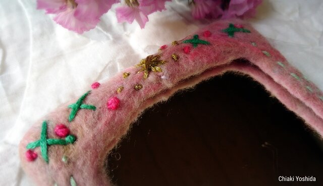 手かがみ ピンクの空（ピンク・星 星座 羊毛フェルト インド綿 パッチ