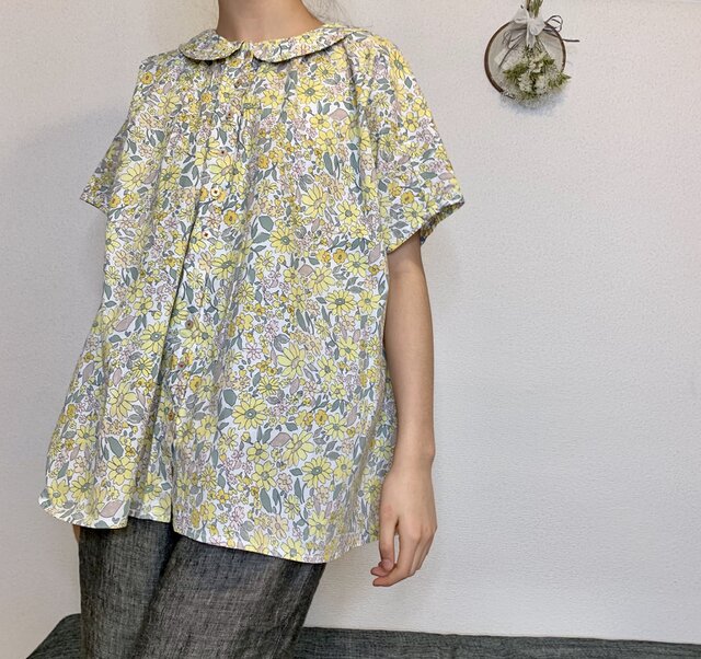 花柄ブラウス(キイロ)の画像1枚目