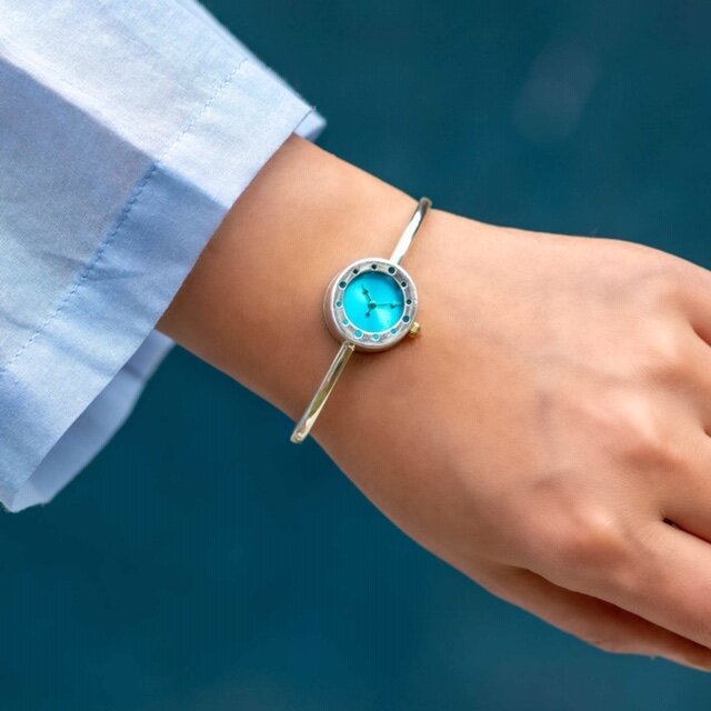 晴れやかブルーのバングル型腕時計S青 | iichi 日々の暮らしを